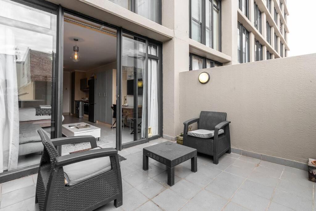 Appartement Four Seasons 818- Spacious Cbd Studio - Onsite Parking, Gym & Rooftop Pool à Le Cap Extérieur photo